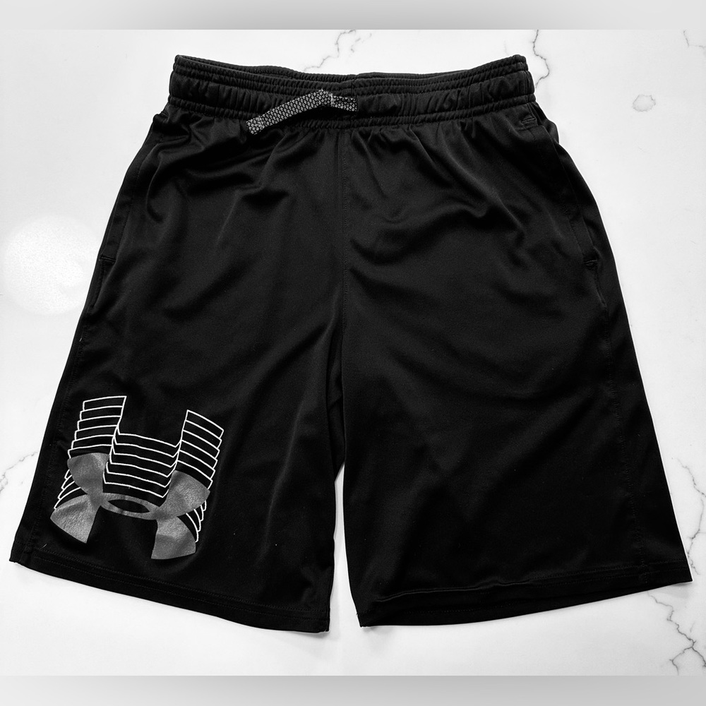 EUC Under Armour Boys Black Shorts